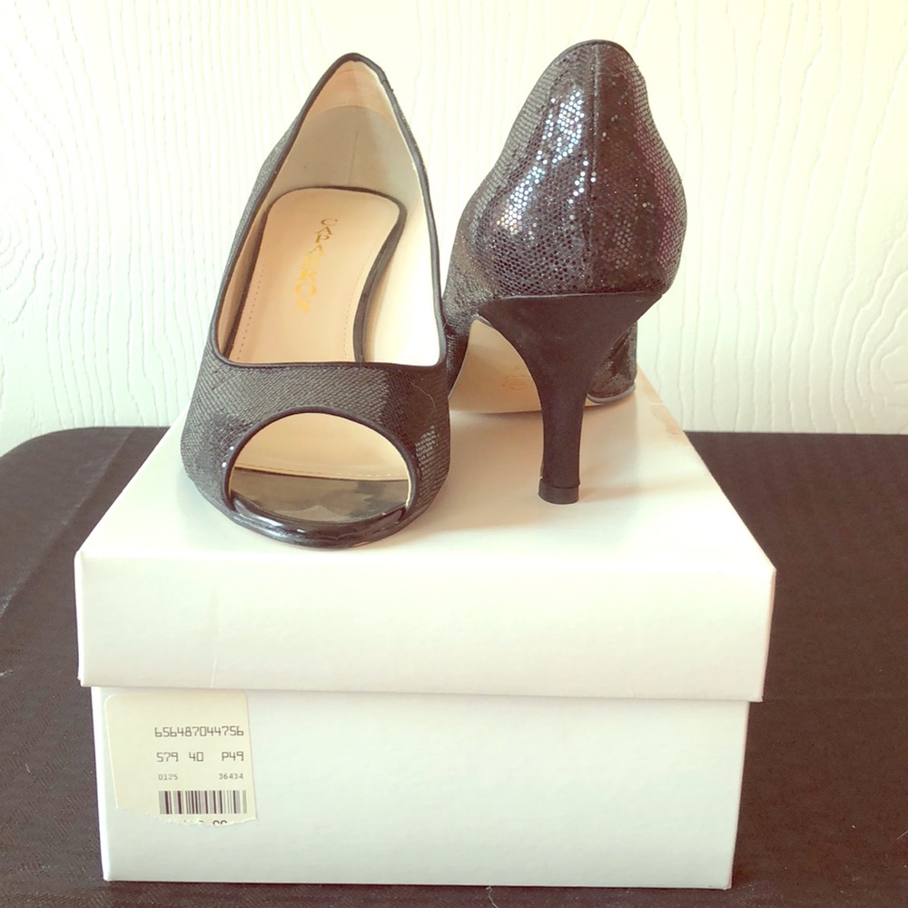 Caparros SZ 9 1/2 Blk sequin/satin peep-toe pump